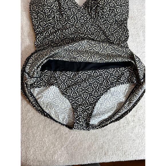 L.L. Bean Swim Dress Halter Adjustable Neck Size Large Swimsuit Black & Cream - Picture 7 of 10